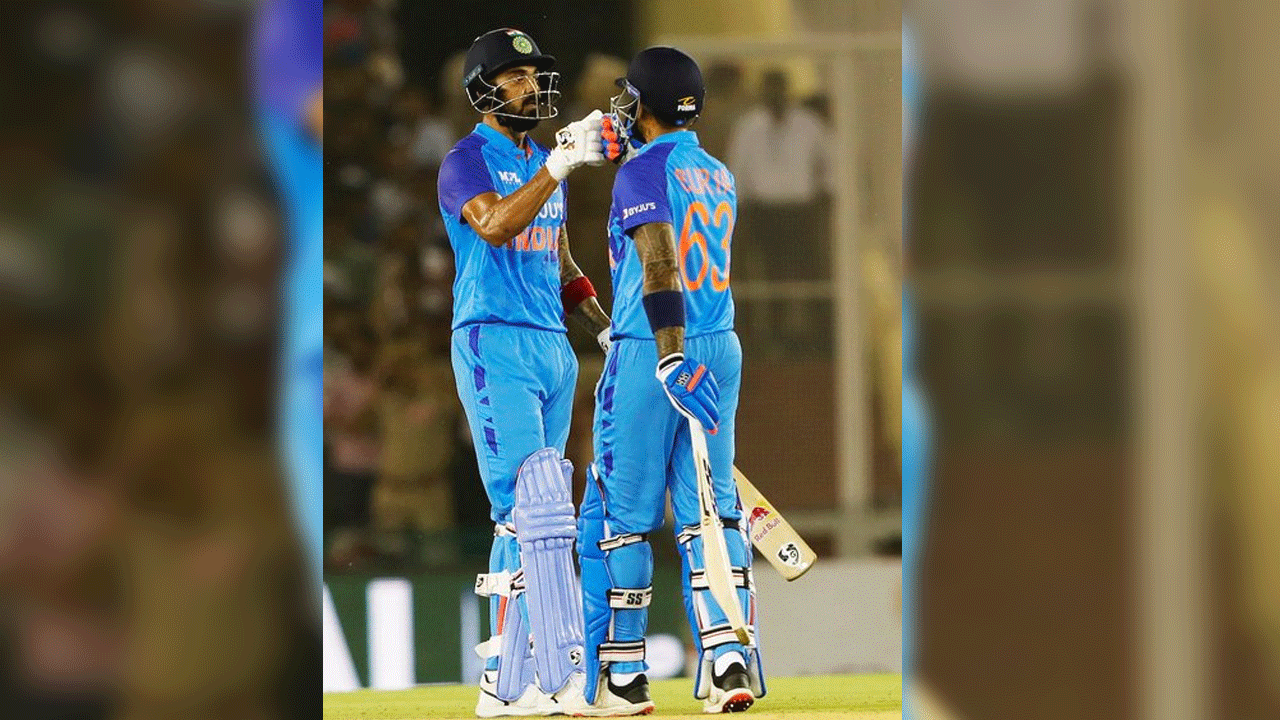 IND vs AUS | పది ఓవర్లకు టీమిండియా స్కోరు ఎంతంటే?