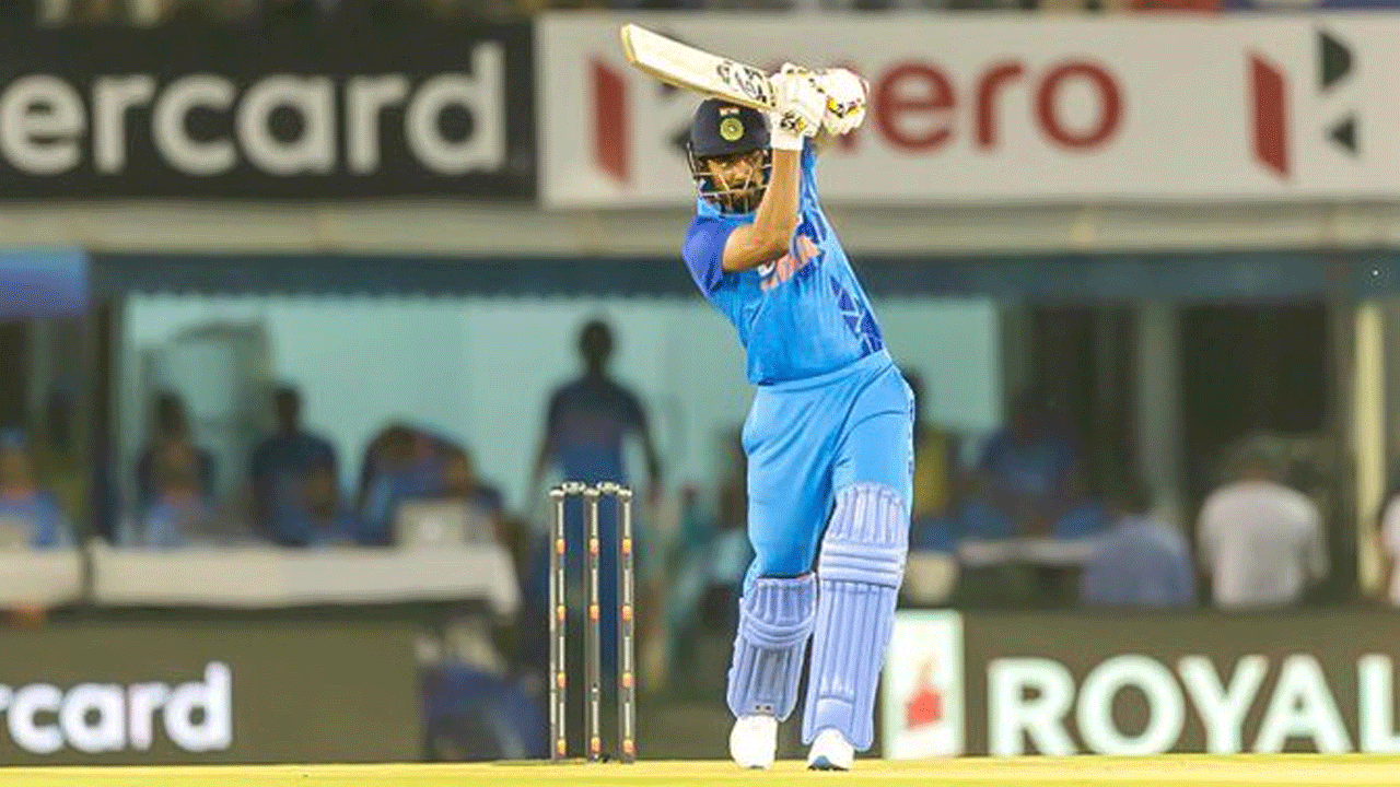 IND vs AUS | హాఫ్ సెంచరీ పూర్తయిన వెంటనే రాహుల్ అవుట్