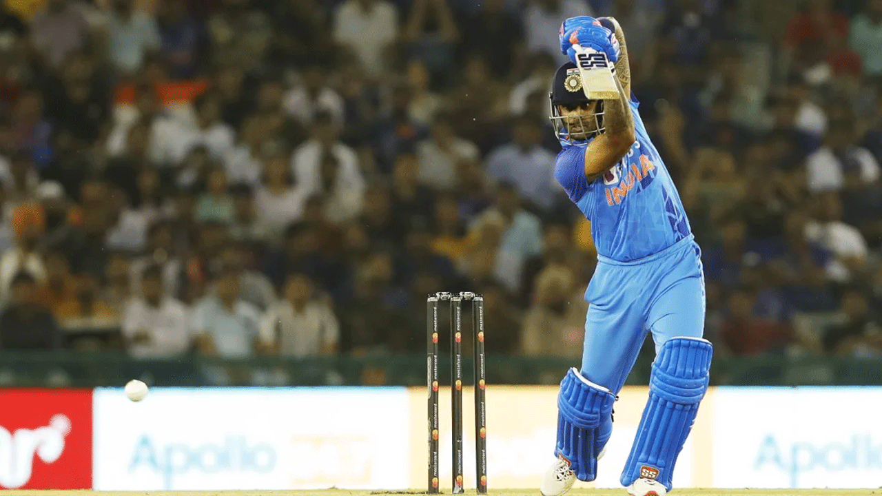 IND vs AUS | నాలుగో వికెట్ కోల్పోయిన భారత్.. అర్ధశతకానికి అడుగు దూరంలో సూర్యకుమార్ అవుట్