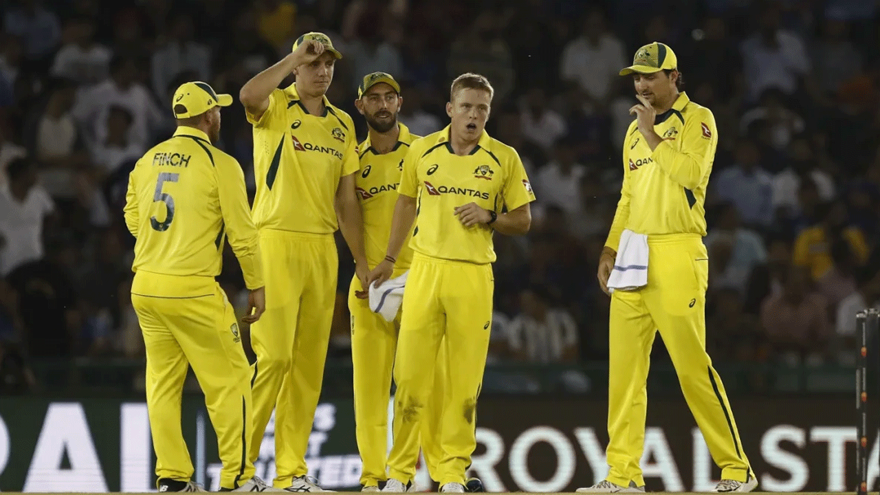 IND vs AUS | ఐదో వికెట్ కోల్పోయిన భారత్.. అక్షర్ అవుట్