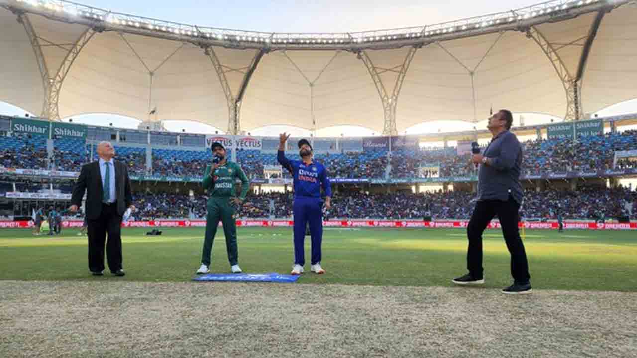IND vs PAK | టాస్ గెలిచి ఫీల్డింగ్ ఎంచుకున్న పాకిస్తాన్