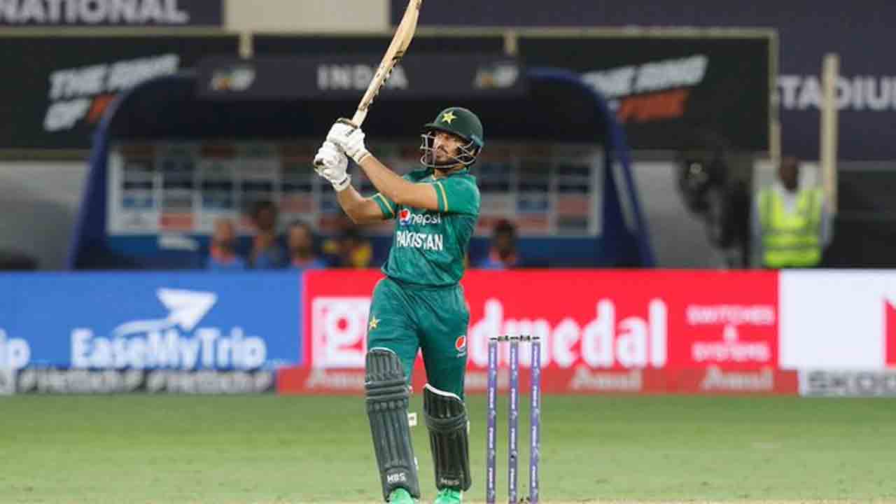 IND vs PAK | వికెట్ తీసుకున్న భువీ.. పాకిస్తాన్ మూడు వికెట్లు డౌన్