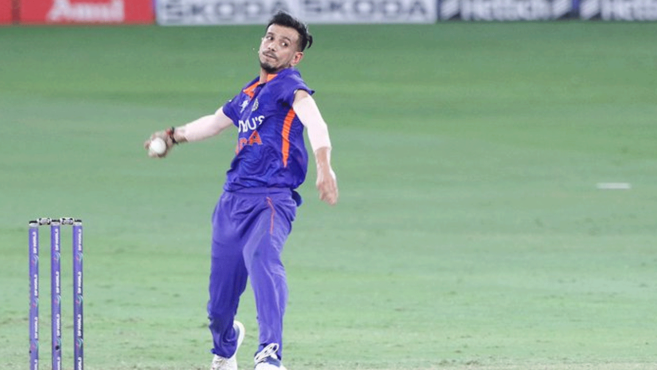 IND vs SL | ఒకే ఓవర్లో రెండు వికెట్లు తీసిన చాహల్