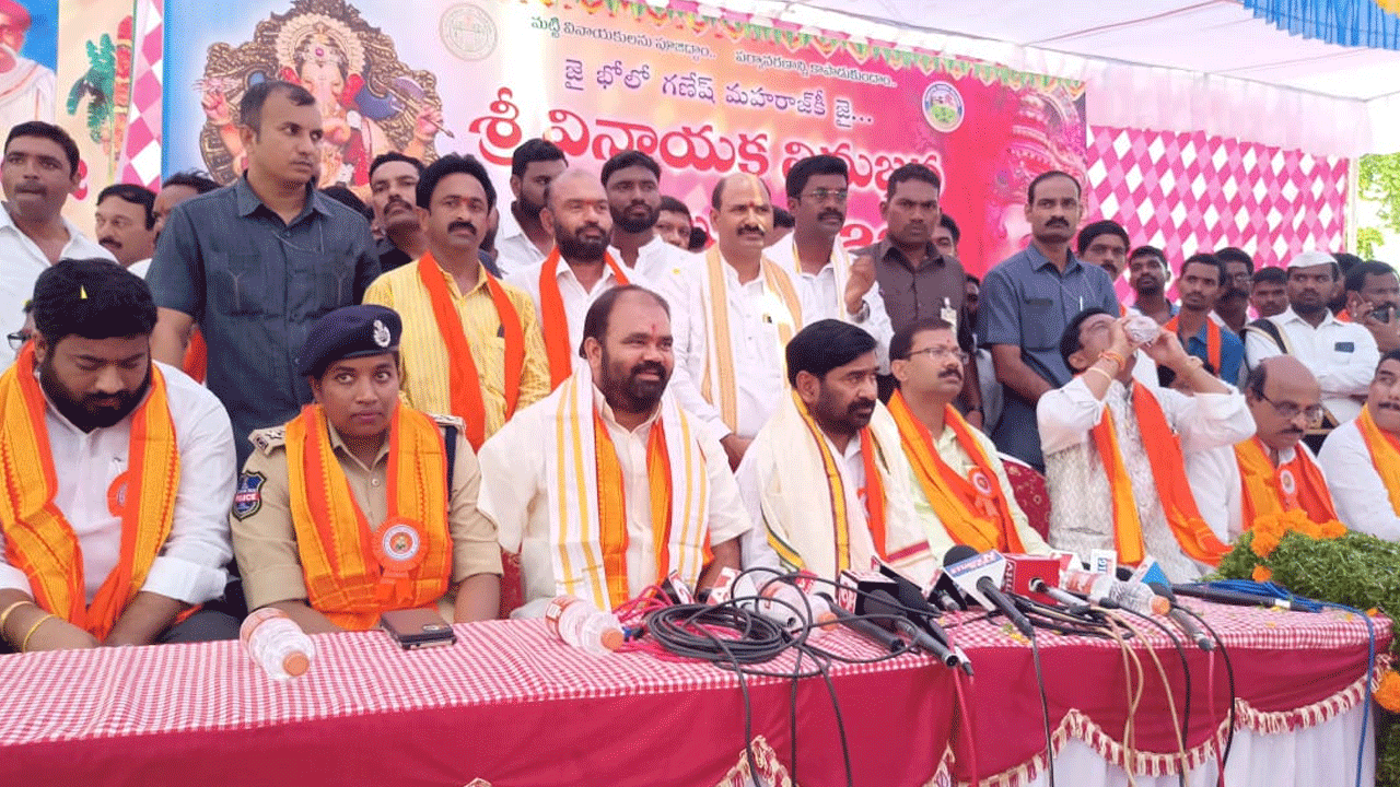 గణేష్‌ శోభా యాత్రను ప్రారంభించిన మంత్రి జగదీష్ రెడ్డి