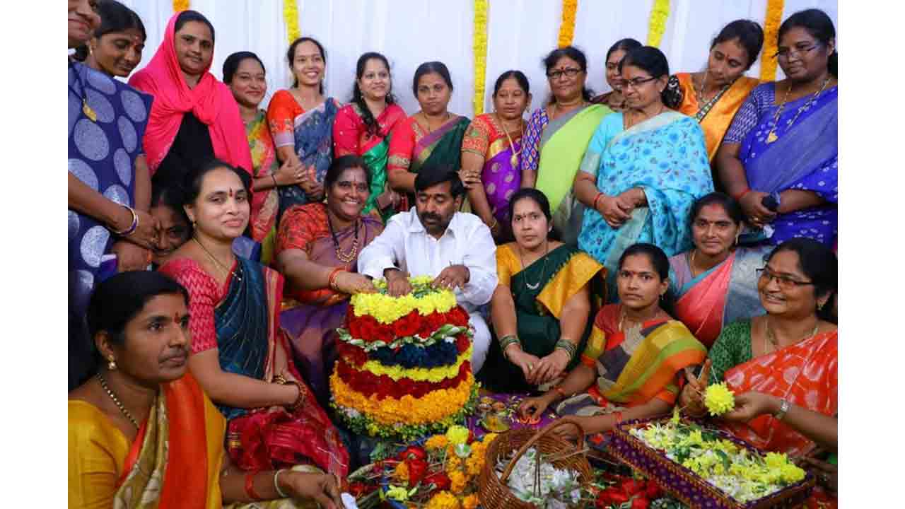 సంస్కృతి, సంప్రదాయాలకు ప్రతీక బతుకమ్మ : జగదీశ్‌రెడ్డి