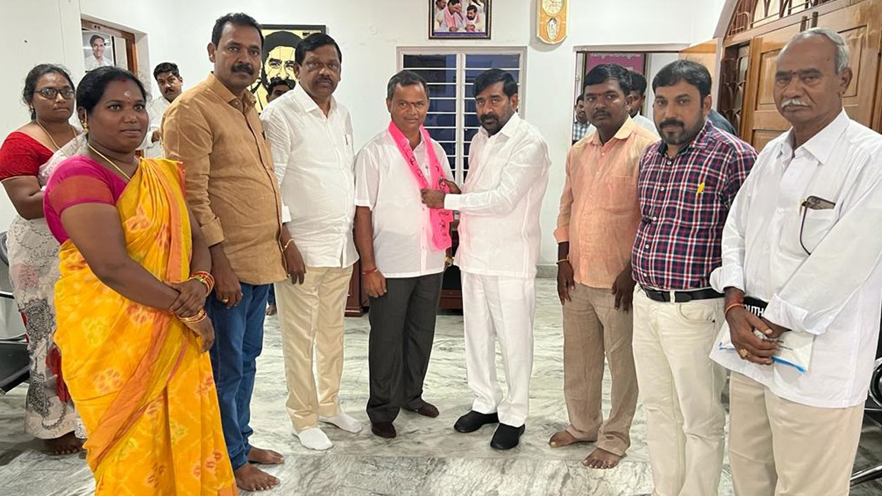 మునుగోడులో బీజేపీకి చుక్కెదురు