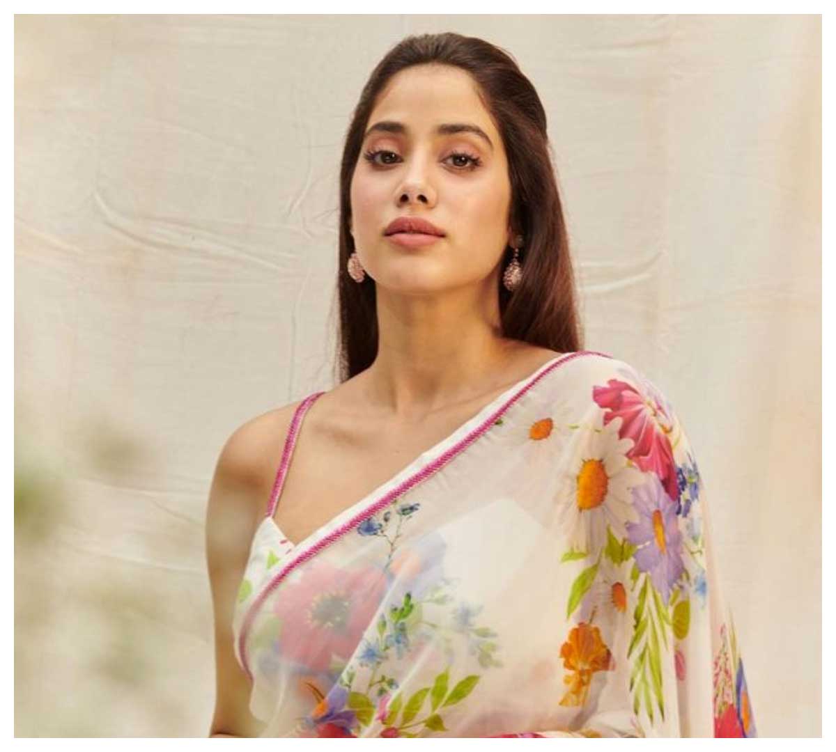 Janhvi Kapoor | చీరకట్టులో జాన్వీ క‌పూర్ సొగసైన అందాలు..