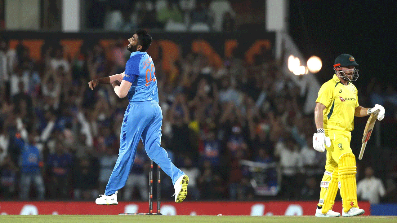 Jasprit Bumrah | బొటనవేళ్లు విరగ్గొడతాడు.. బుమ్రా పునరాగమనంపై మాజీ క్రికెటర్ ప్రశంసలు