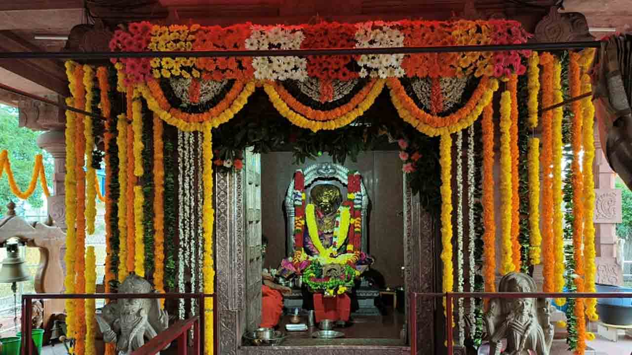 వేములవాడ, బాసరలో వైభవంగా శరన్నవరాత్రి ఉత్సవాలు