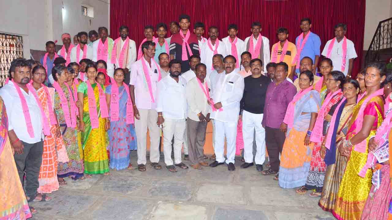మునుగోడు టీఆర్‌ఎస్‌లోకి భారీగా వలసలు