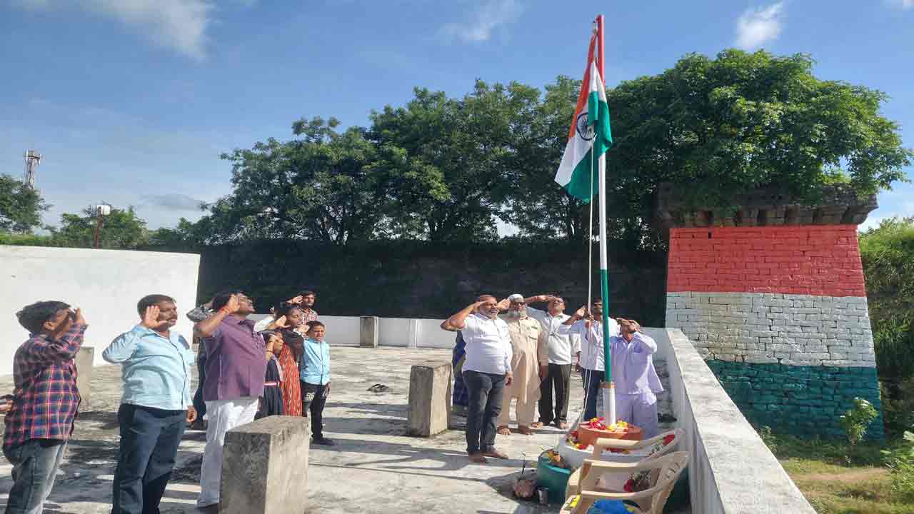 అంబరాన్నంటిన వజ్రోత్సవాలు