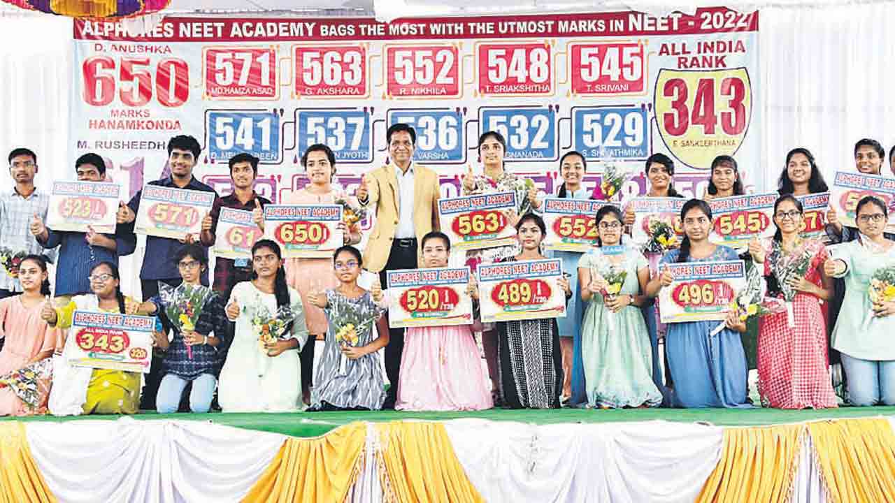 నీట్‌ ఫలితాల్లో అల్ఫోర్స్‌ ప్రతిభ