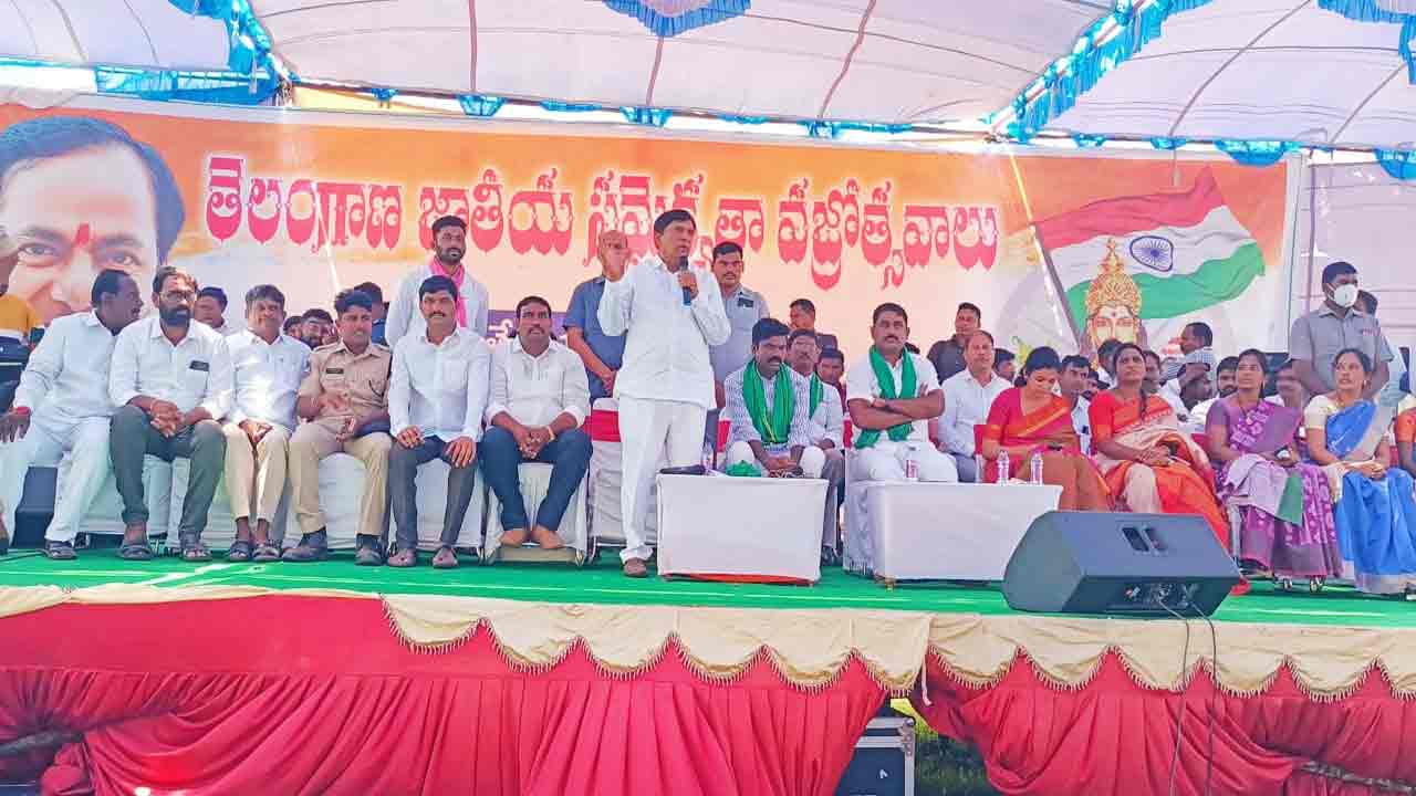 రాజ్యాంగంతోనే స్వేచ్ఛాయుత జీవనం