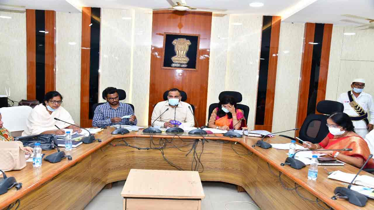 కౌమార బాలికలకు హిమోగ్లోబిన్‌ పరీక్షలు