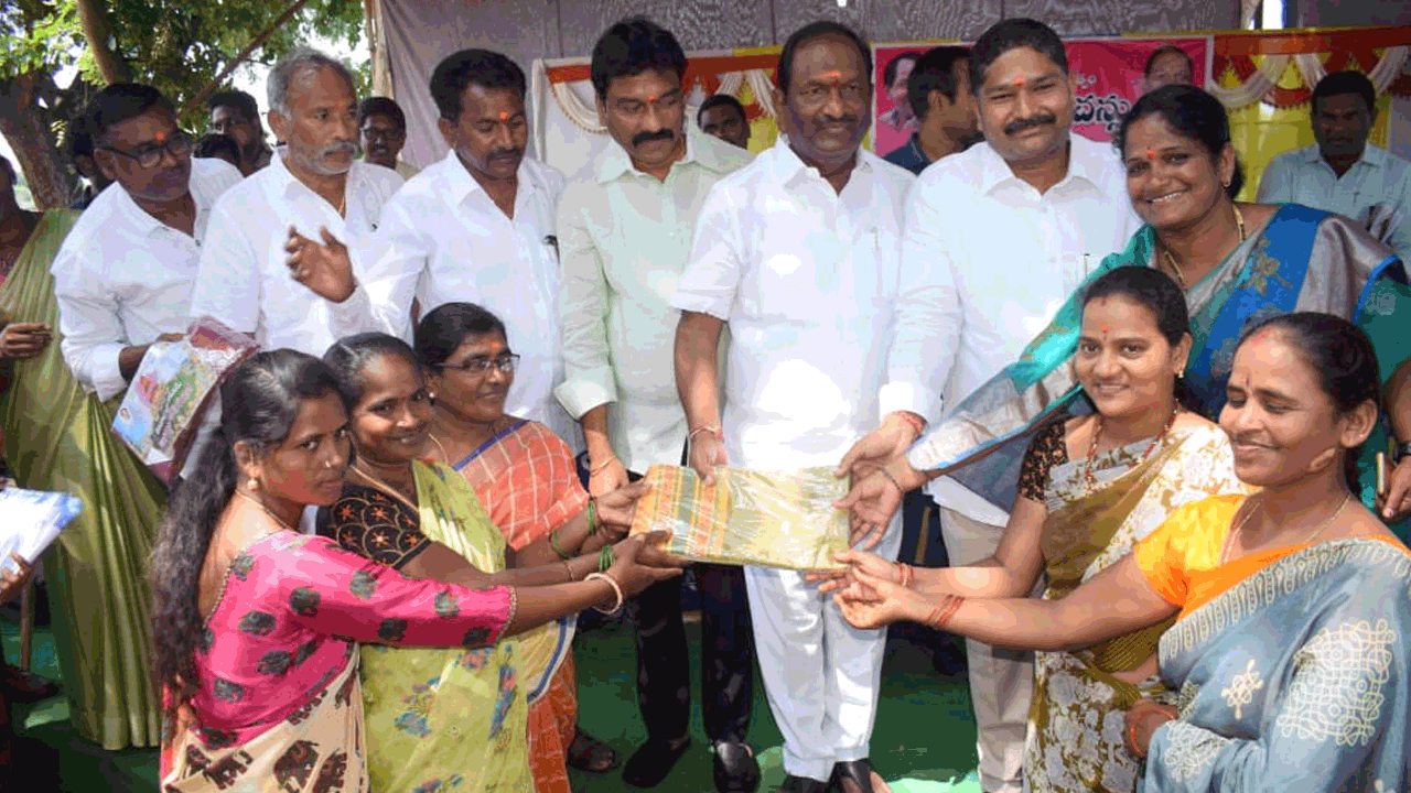 బతుకమ్మ పండుగను సంబురంగా జరుపుకోవాలి : మంత్రి కొప్పుల