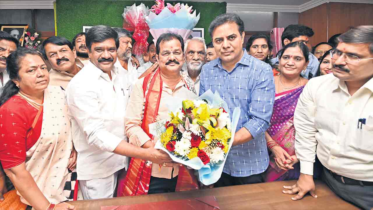 హ్యాండ్లూం చైర్మన్‌గా ప్రవీణ్‌ బాధ్యతలు