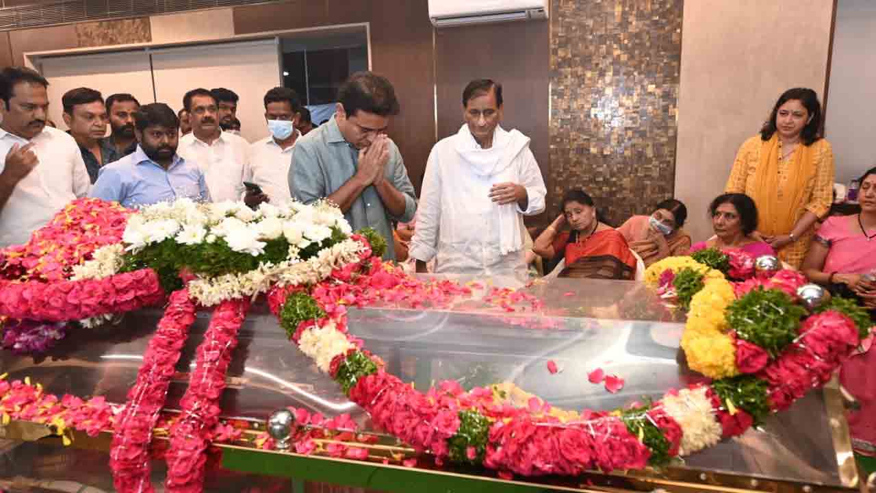 ఇందిరాదేవికి నివాళులర్పించిన మంత్రి కేటీఆర్‌