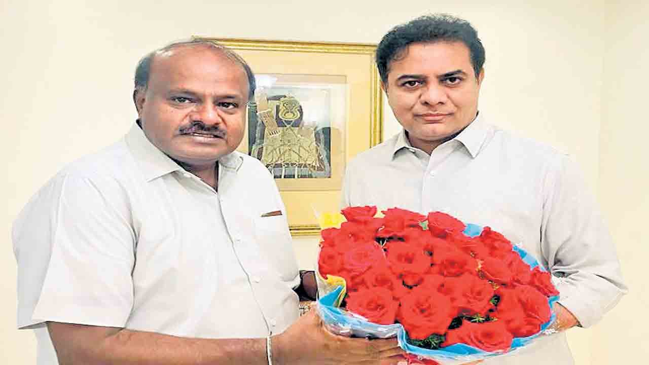 కేటీఆర్‌ అభిమానానికి నా హృదయం నిండిపోయింది: ట్విట్టర్‌లో కుమారస్వామి