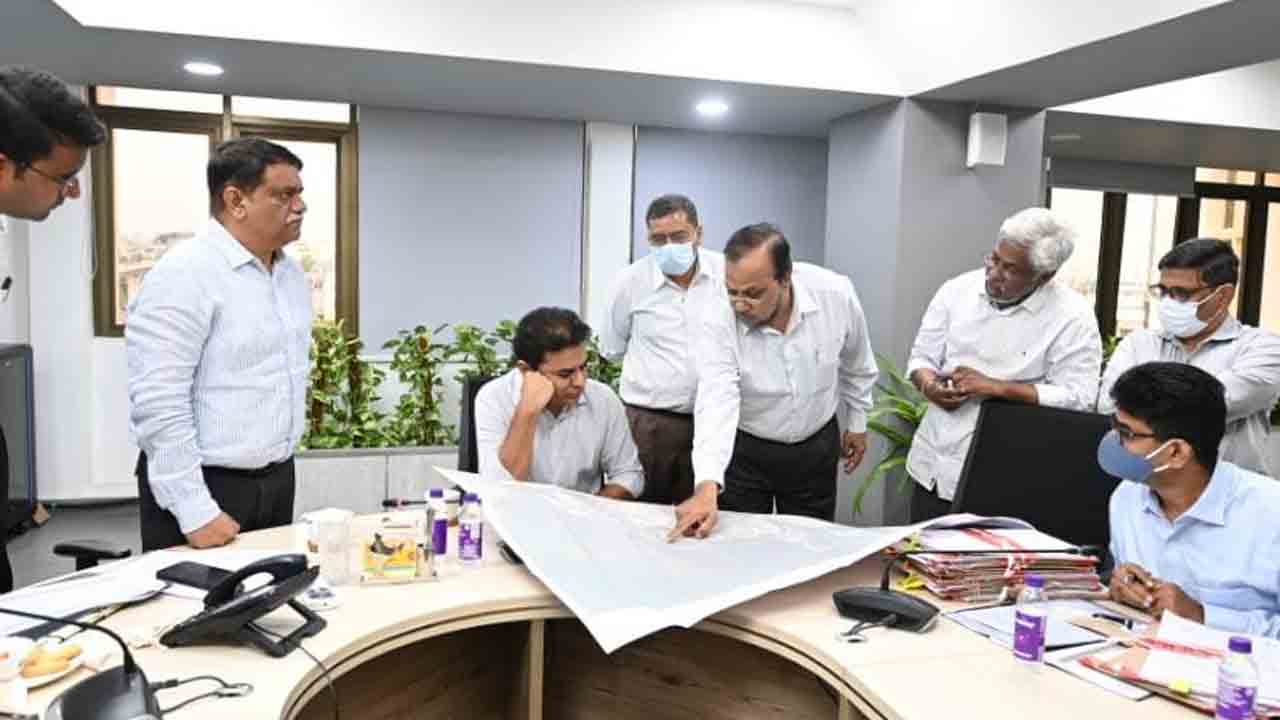హైద‌రాబాద్ అభివృద్ధిపై మంత్రి కేటీఆర్ స‌మీక్ష‌