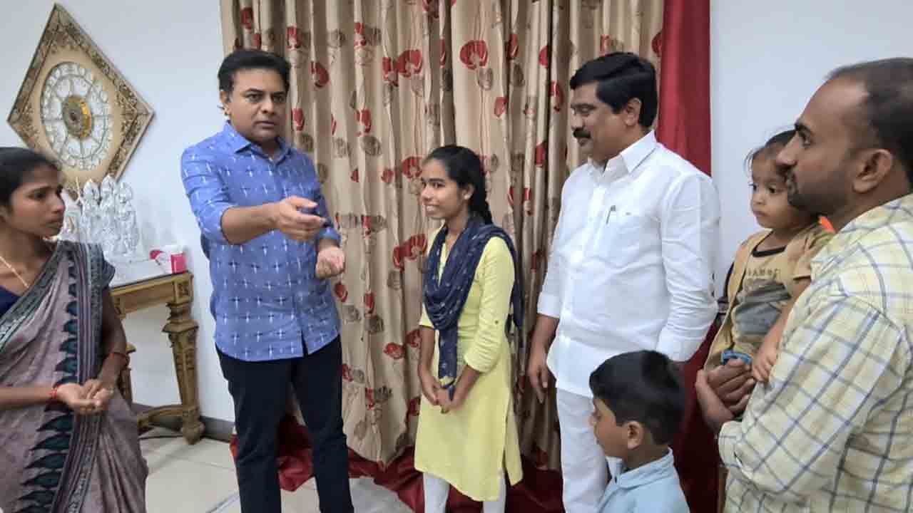 రుద్ర ర‌చ‌న అభిమానానికి భావోద్వేగానికి లోనైన కేటీఆర్