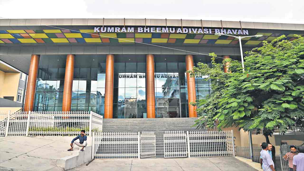 అస్తిత్వ ప్రతీకలు స్వాభిమాన భవనాలు