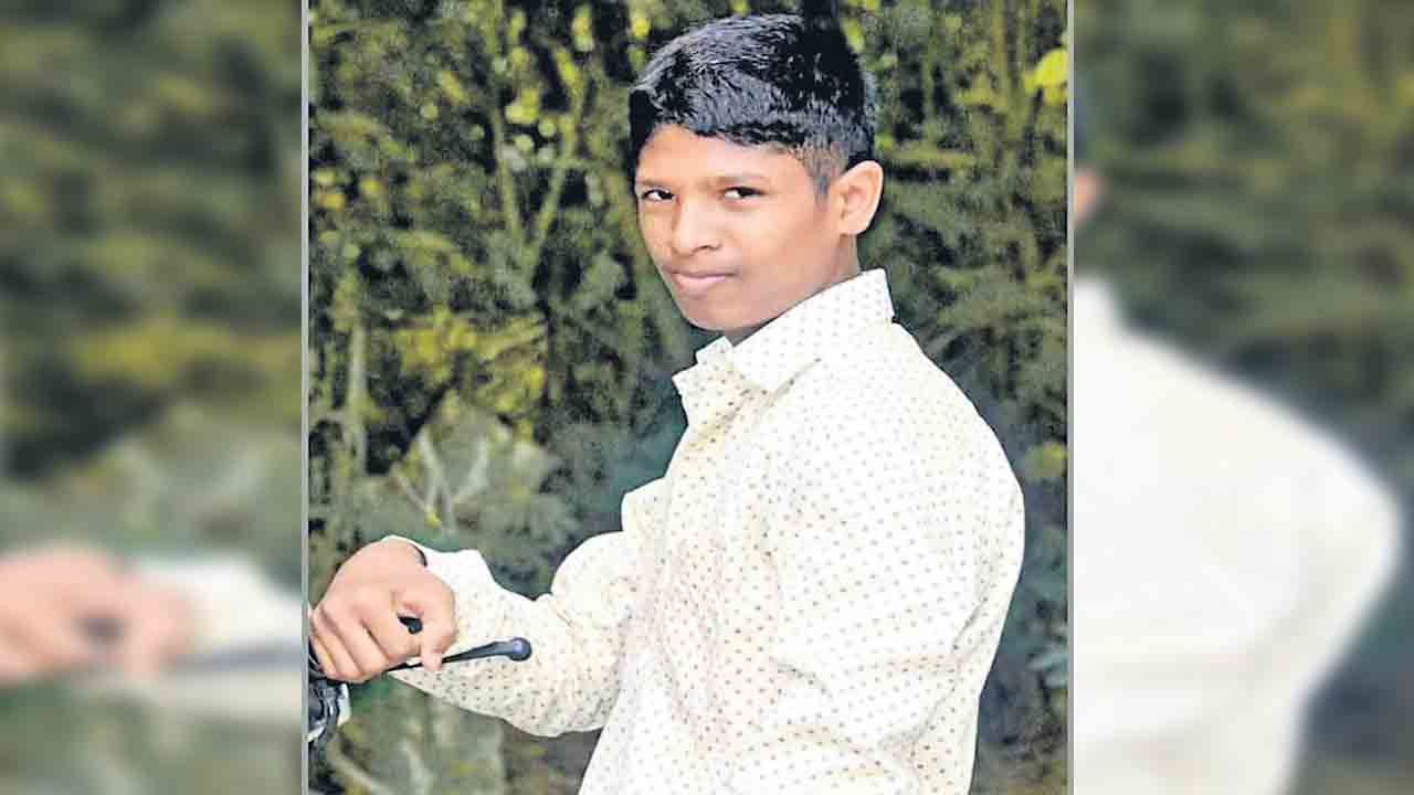 ఓవర్‌ టేక్‌ చేయబోయి.. విద్యార్థి మృతి