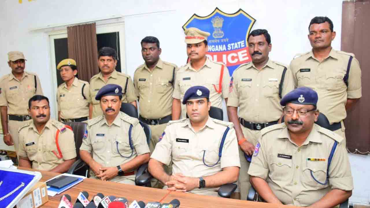 జంటగా కూడి చోరీలు చేస్తూ..