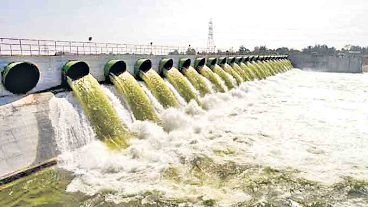 గురివింద గింజ తన నలుపెరుగదు