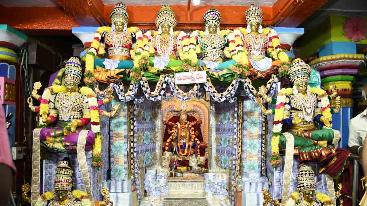 రూ. 5 కోట్ల క‌రెన్సీతో శ్రీ క‌న్య‌కా ప‌ర‌మేశ్వ‌రి అమ్మ‌వారికి అలంక‌ర‌ణ‌