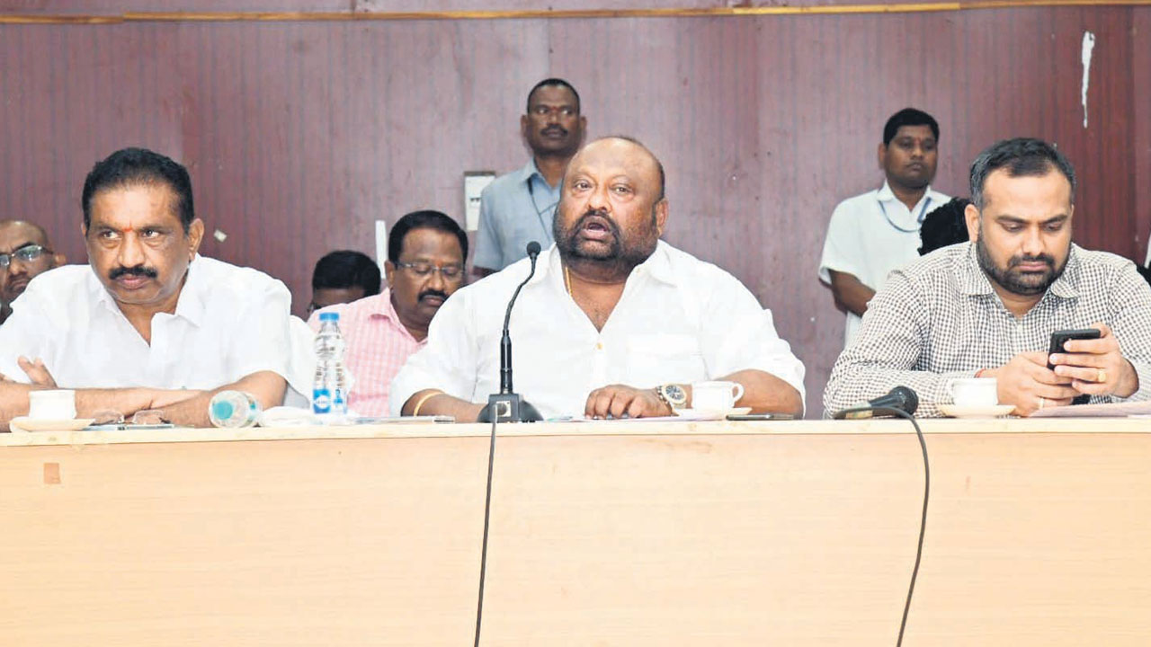 నిమజ్జనోత్సవాన్నిశాంతియుతంగా పూర్తి చేయాలి