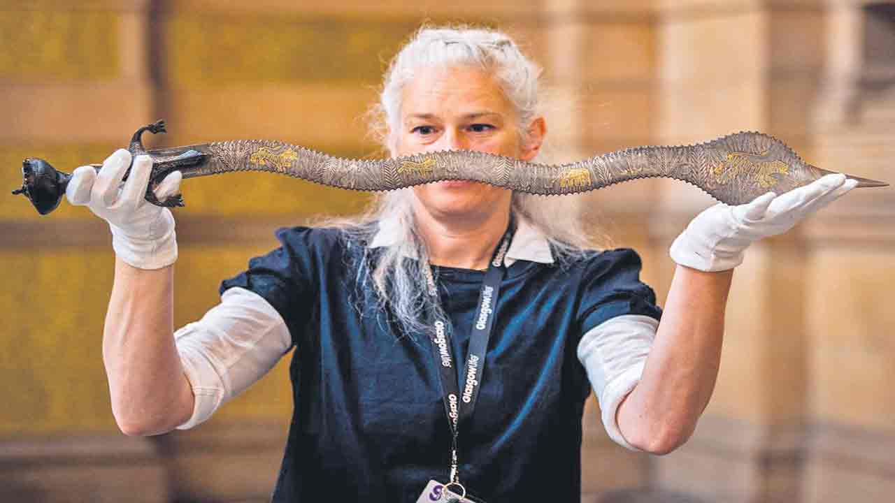 సొంత గూటికి ‘బంగారు కత్తి’