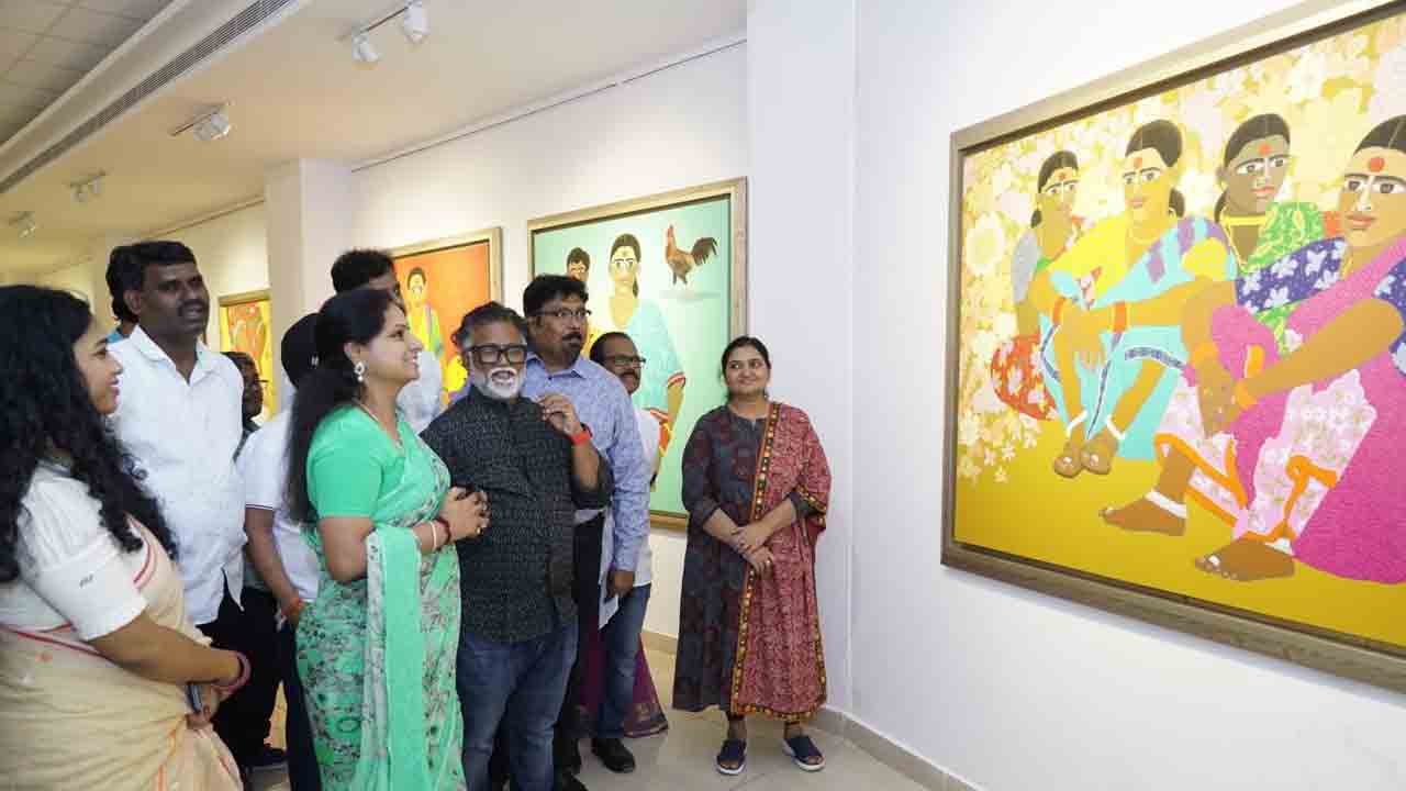 ‘పూలమ్మ’ ఆర్ట్‌ గ్యాలరీని సందర్శించిన ఎమ్మెల్సీ కవిత