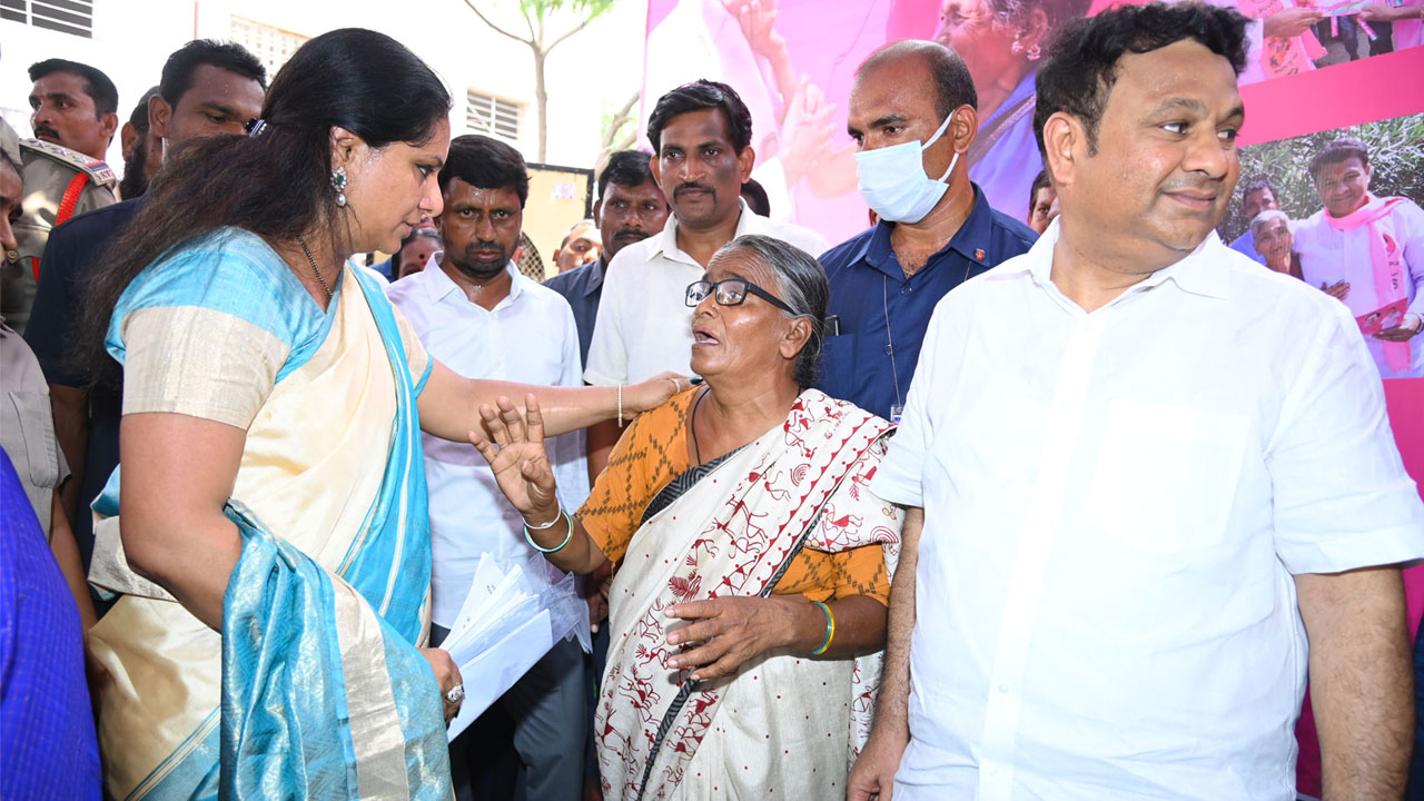 సంక్షేమ పథకాలు ఆపేందుకు మోదీ కుట్ర