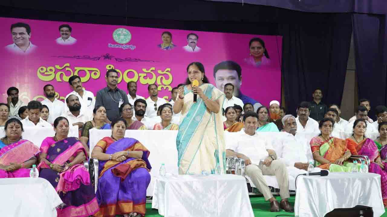 గ్యాస్ సిలిండ‌ర్, యూరియా బ‌స్తాల‌పై మోదీ ఫోటో త‌ప్ప‌క పెడుతాం : ఎమ్మెల్సీ క‌విత‌