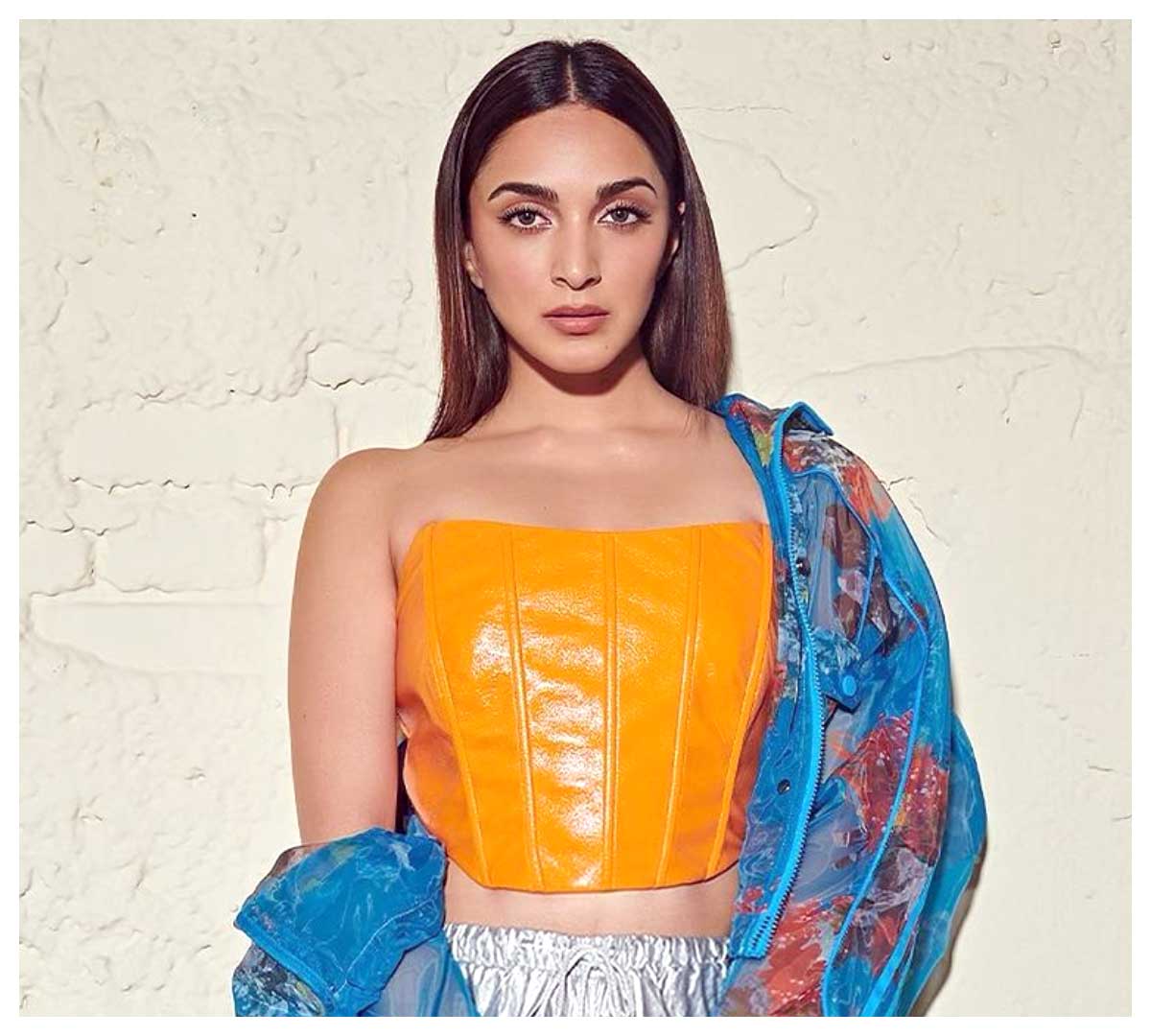 Kiara Advani | ఆరెంజ్ టాప్‌లో కియారా అద్వానీ కిల్లింగ్ లుక్స్‌..