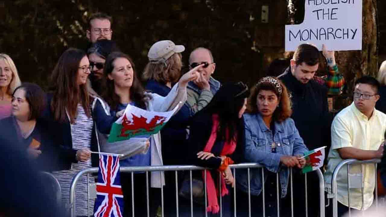 రాచరికం ఇక వద్దు బ్రిటన్‌లో నిరసన