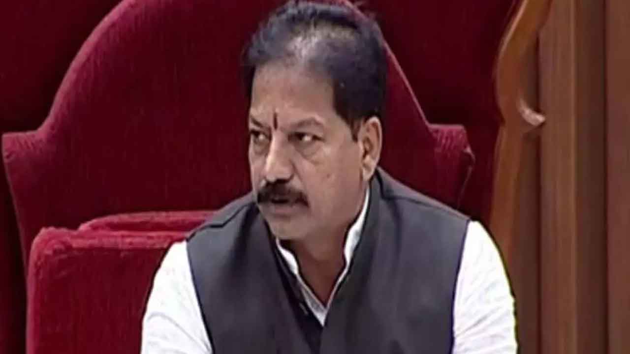 కోన రఘుపతి రాజీనామా.. ఆయన ప్లేస్‌లో కోలగట్ల వీరభద్రం..?