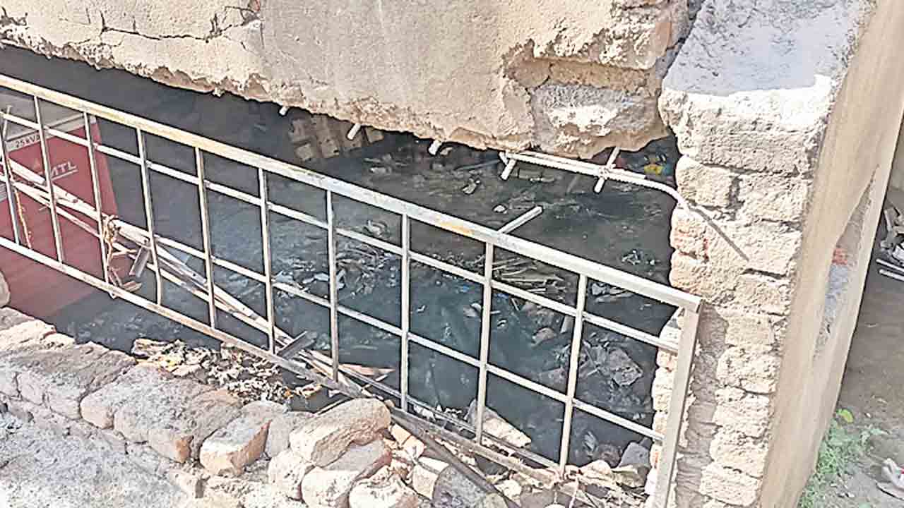 ‘మోర్‌’ మార్కెట్‌లో స్వల్ప అగ్నిప్రమాదం