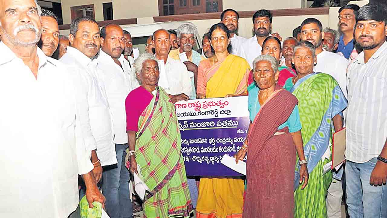 ఆసరాతో భరోసా..