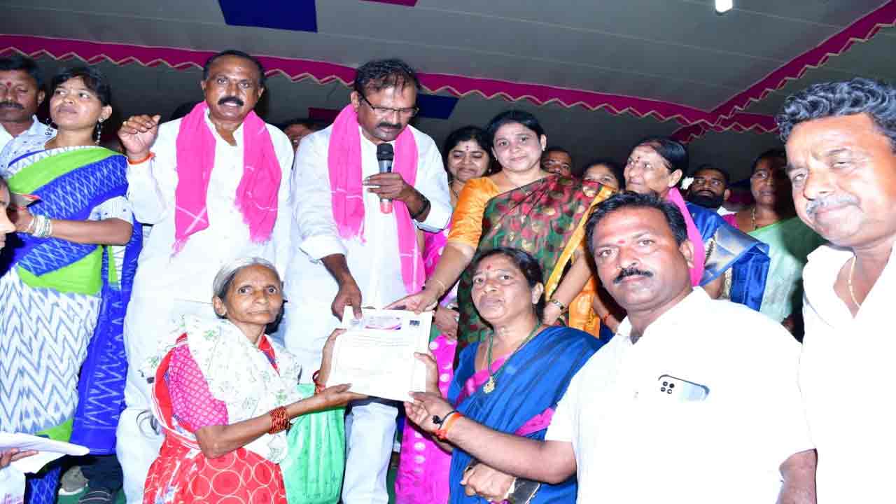 మోదీ వైపు ఉంటారా..కేసీఆర్‌ వైపు నిలుస్తారా..