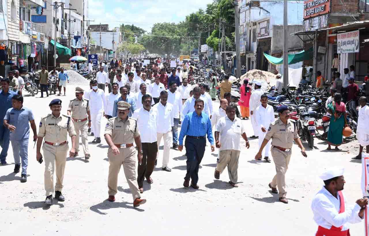 అవగాహన లేకతిప్పులు