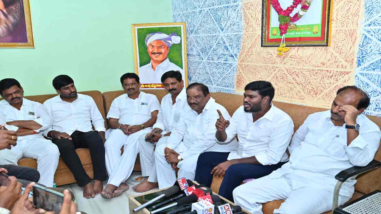 బీజేపీ నేతలు స్థాయి మరిచి మాట్లాడుతున్నరు