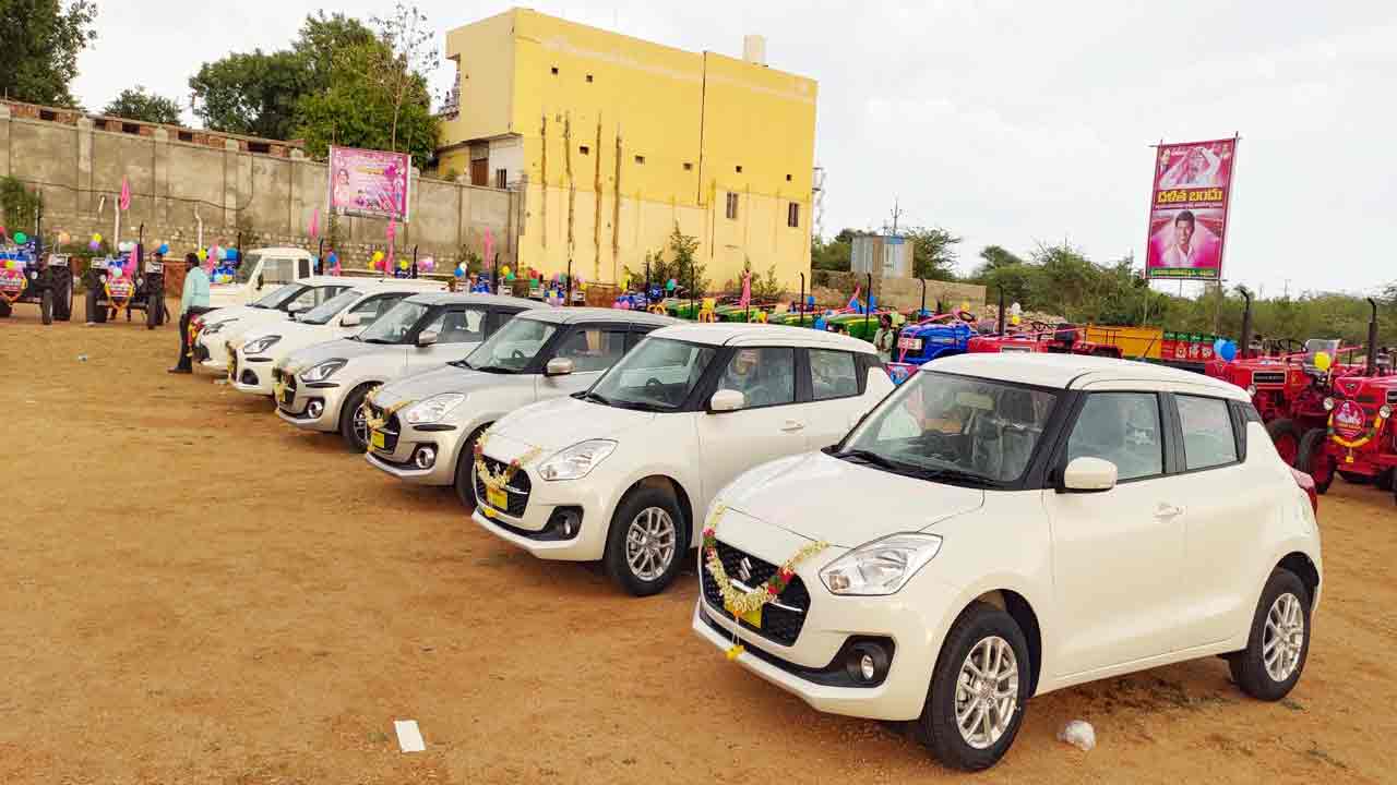 దళితబంధు దరహాసం