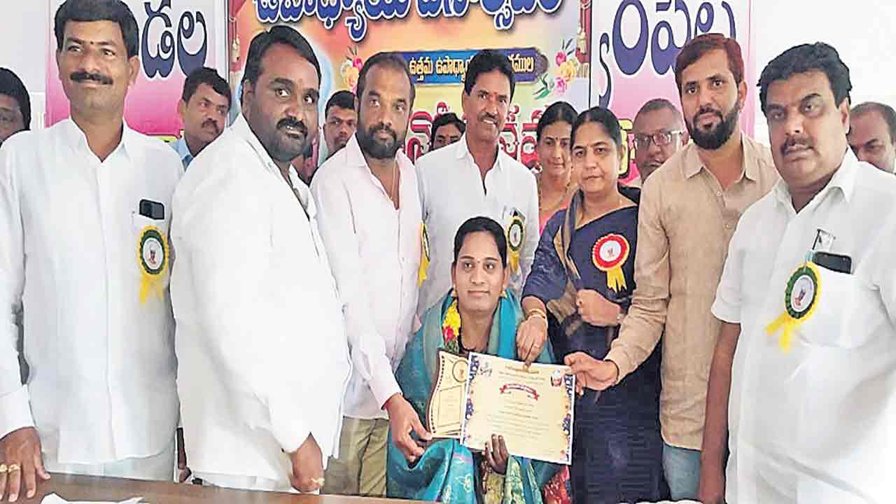 విలువలతో కూడిన విద్యనందించాలి