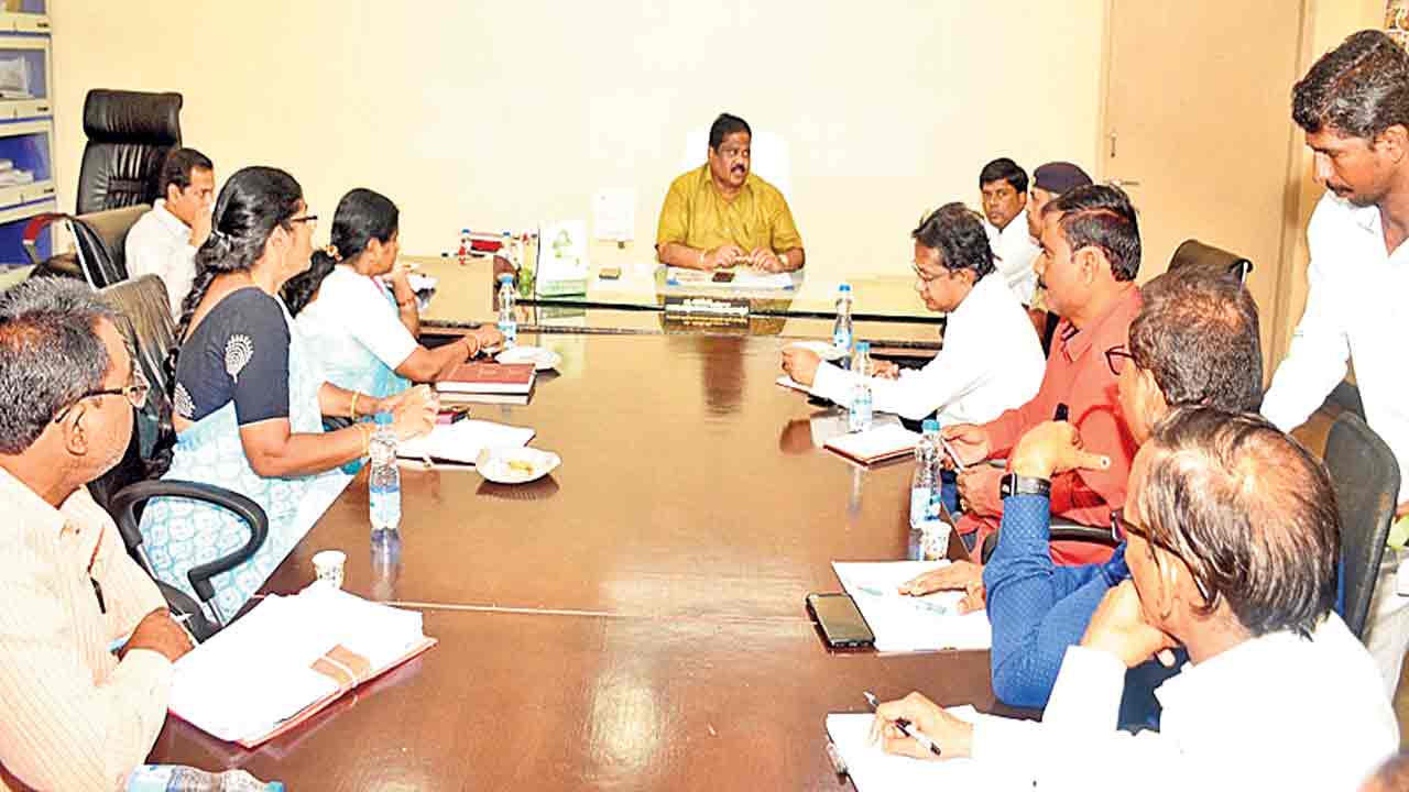 సమన్వయంతో పనిచేయాలి