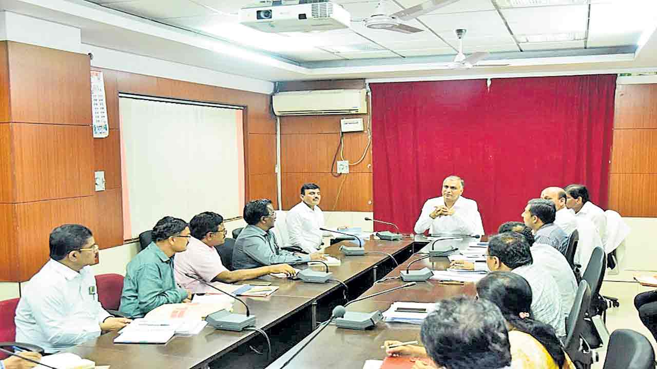 సామాజిక బాధ్యత పరిశ్రమలకు పట్టదా?