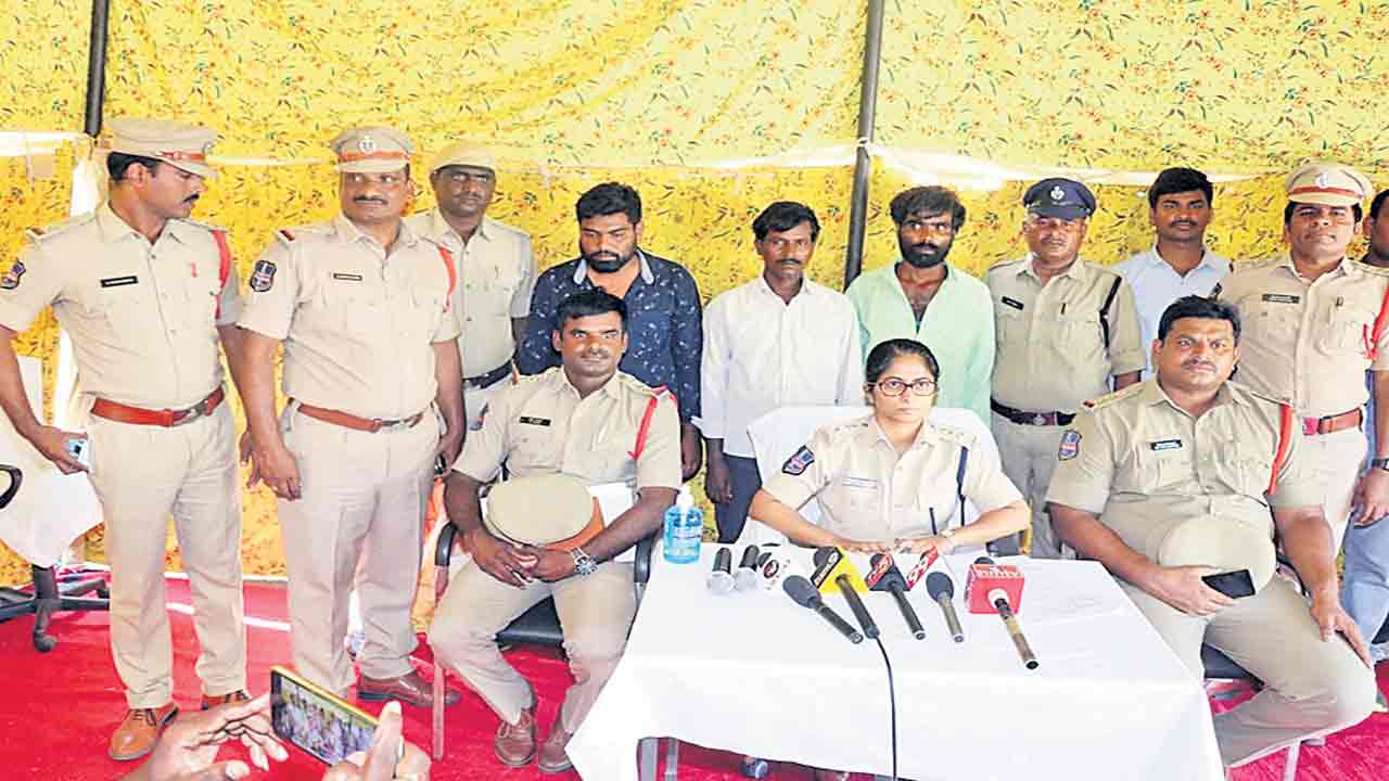 డబ్బుల కోసమే దంపతుల హత్య