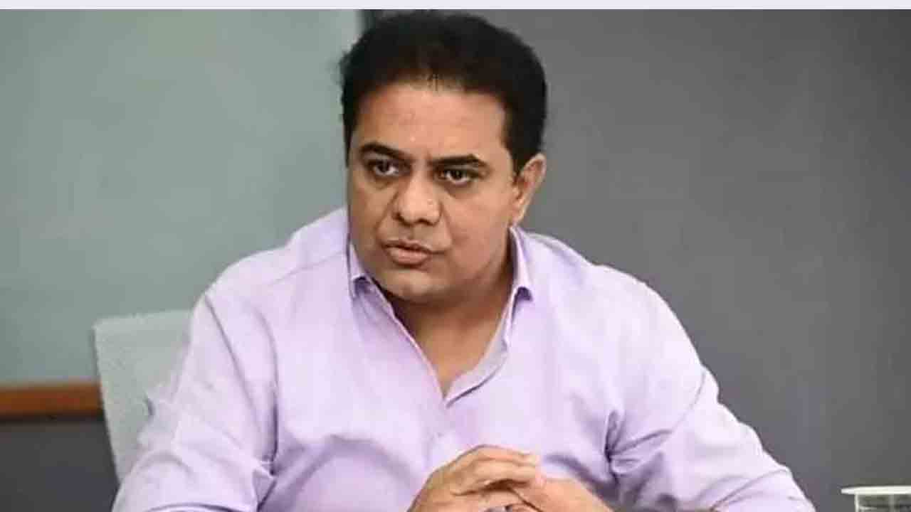 నోట్లపై మోదీ బొమ్మ ముద్రిస్తారేమో?:కేటీఆర్‌