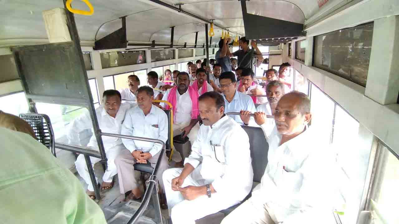 ఎన్నో ఏళ్లకు పల్లెకు ఆర్టీసీ బస్సు.. గ్రామస్తుల ఆనందం..