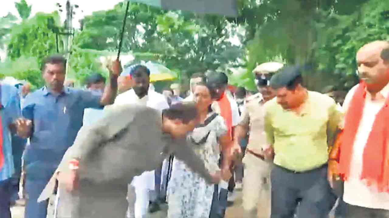 నిన్ను గౌరవించాలా.. తన్ని జైల్లో వేయిస్తా!